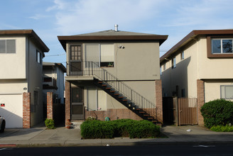 1420 Laurel St in San Carlos, CA - Building Photo - Building Photo