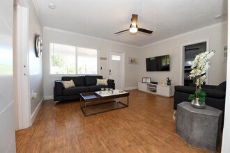 4901 NE 6th Ave in Fort Lauderdale, FL - Building Photo - Building Photo