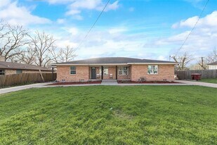 913 Live Oak St in Royse City, TX - Building Photo