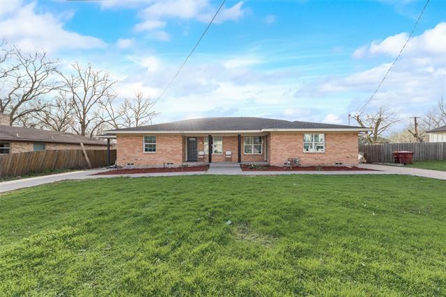 property at 913 Live Oak St