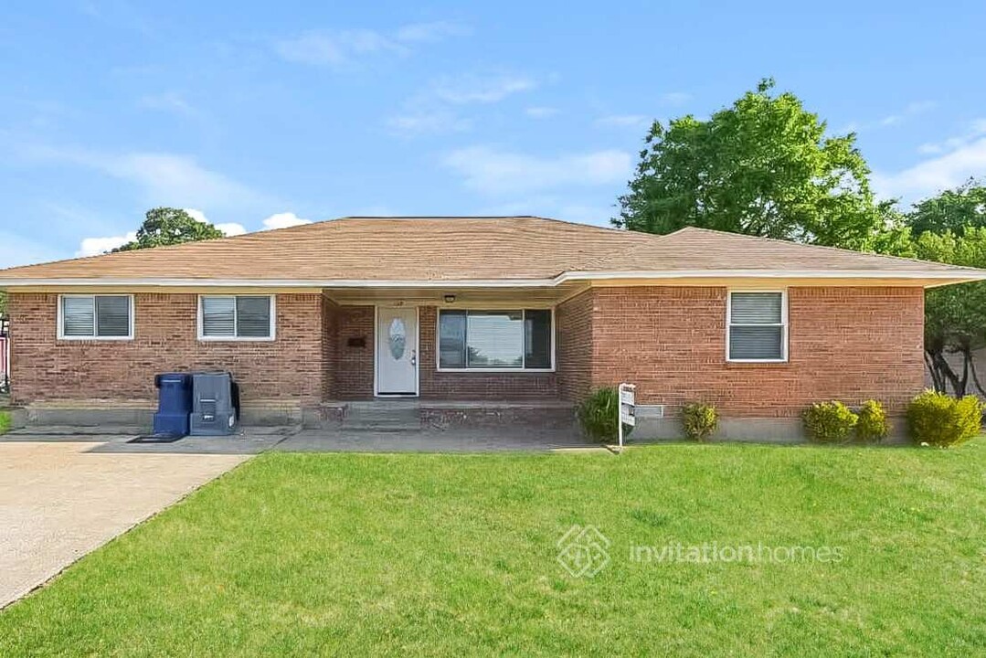 139 Arbor Ln in Lancaster, TX - Building Photo