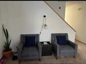 2425 Bostrom Ct in Eau Claire, WI - Building Photo - Building Photo