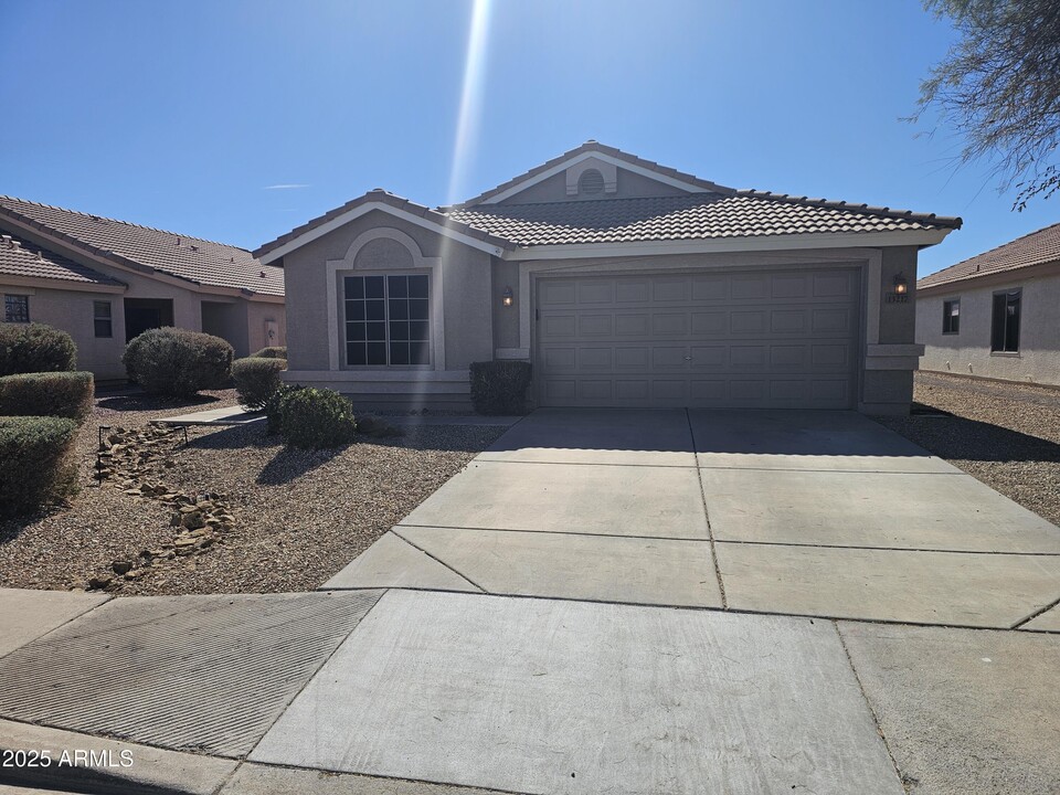 13217 W Mauna Loa Ln in Surprise, AZ - Building Photo