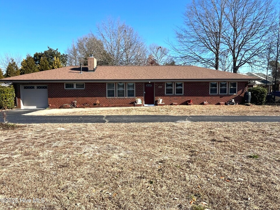 6400 Deland Ave in Fayetteville, NC - Building Photo