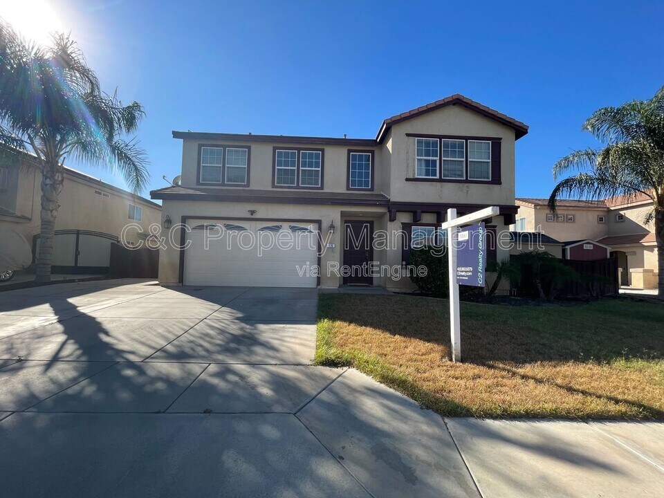 176 Nightfall Rd in San Jacinto, CA - Foto de edificio