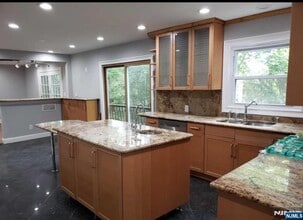 96 Heights in Paramus, NJ - Building Photo - Building Photo
