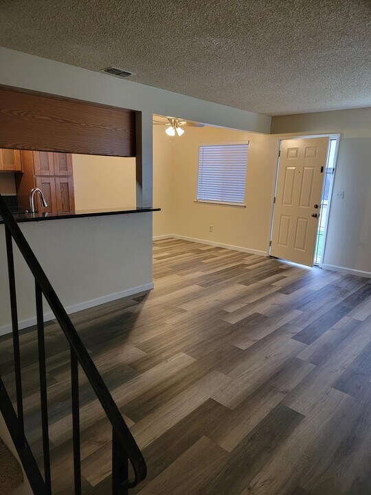 11571 Garnet Way in Auburn, CA - Building Photo