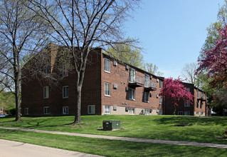 Oak Hill Village Apartments in Willoughby, OH - Building Photo - Building Photo