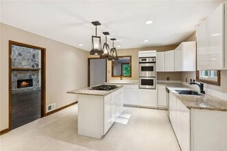 1616 Maple Ridge Dr in Suwanee, GA - Building Photo - Building Photo