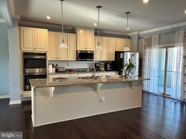 10421 Steeplechase Run Ln in Manassas, VA - Foto de edificio - Building Photo
