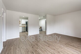 322 Kate Schenck Ave in San Antonio, TX - Building Photo - Building Photo