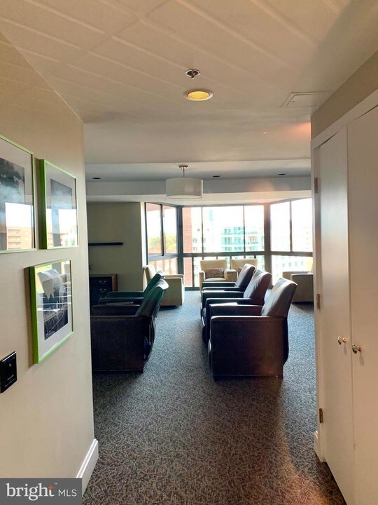 900 N Stafford St-Unit -903 in Arlington, VA - Building Photo