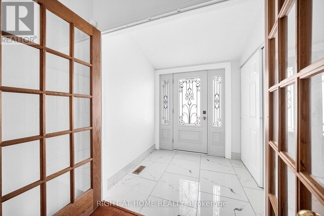 2832 Mozart Ct in Ottawa, ON - Building Photo - Building Photo