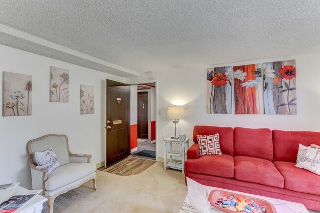 Hampden Village Apartments in Denver, CO - Foto de edificio - Building Photo