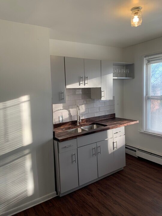 3914 Maine Ave, Unit 3rd Floor in Baltimore, MD - Foto de edificio