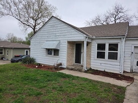 103 Grant Dr in Warrensburg, MO - Building Photo