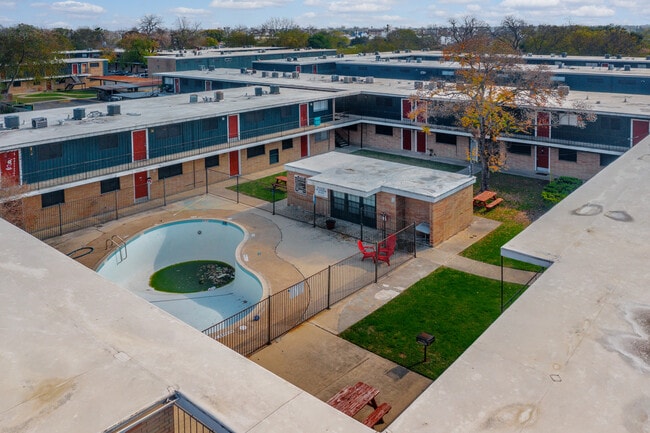 Mission Villas in San Antonio, TX - Foto de edificio - Building Photo