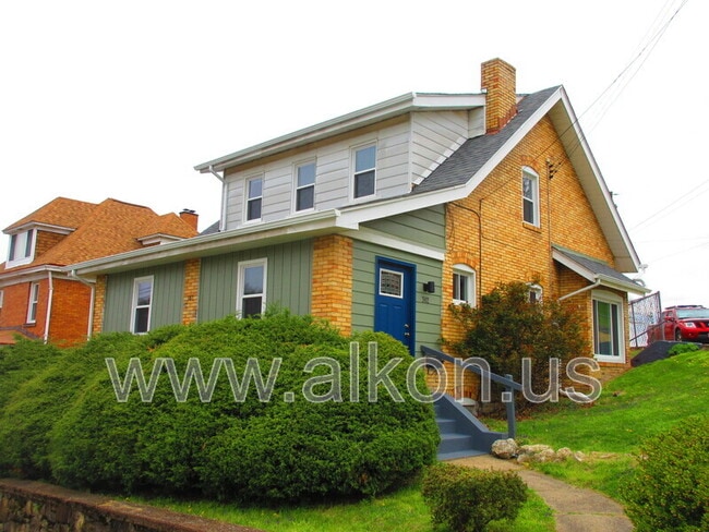 302 W Virginia Ave in Munhall, PA - Building Photo - Building Photo