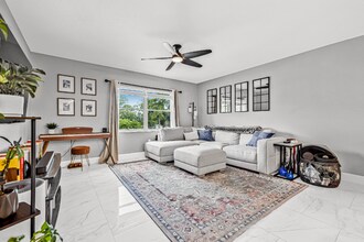 252 SW Monroe Cir N in St. Petersburg, FL - Building Photo - Building Photo
