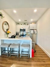 843 Columbia Rd in Boston, MA - Foto de edificio - Building Photo