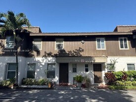 3920 Woodside Dr in Coral Springs, FL - Building Photo