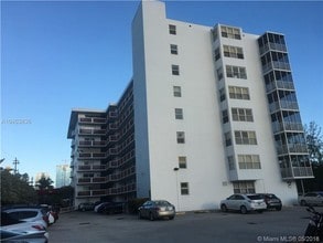 3660 NE 166th St-Unit -412 in North Miami Beach, FL - Building Photo - Building Photo