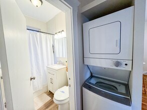 29 Mount Hood Rd, Unit 12 in Boston, MA - Foto de edificio - Building Photo