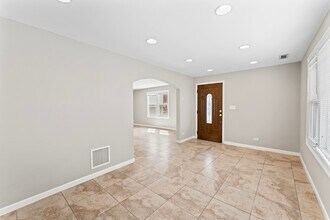 2916 Oakwood Ave in McHenry, IL - Building Photo - Building Photo