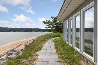 333 Centre Island Rd in Oyster Bay, NY - Building Photo - Building Photo