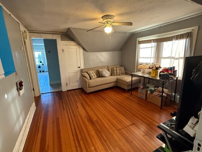 87 Manhattan Ave in Bridgeport, CT - Building Photo - Building Photo