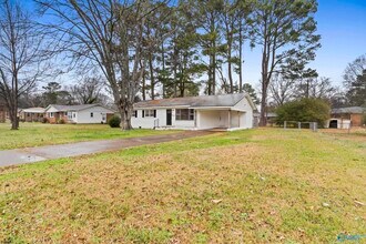 3608 Northwest Crestmore Avenue in Huntsville, AL - Building Photo - Building Photo