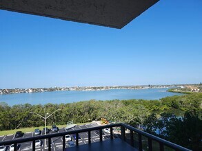 7050 Sunset Dr S in South Pasadena, FL - Building Photo - Building Photo