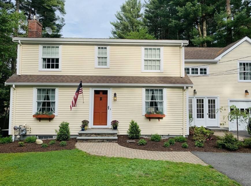 145 Concord Rd in Wayland, MA - Building Photo