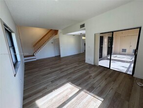 573 Racquet Club Rd in Weston, FL - Building Photo - Building Photo