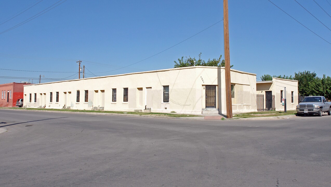 3201 S Rivera Ave in El Paso, TX - Foto de edificio