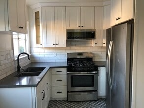 3200 McCarthy Dr, Unit 1 in Los Angeles, CA - Building Photo - Building Photo