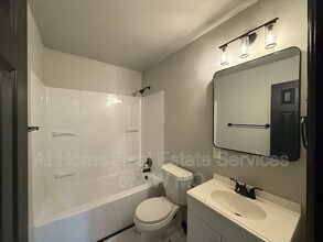 1521 E McDaniel St in Springfield, MO - Building Photo - Building Photo