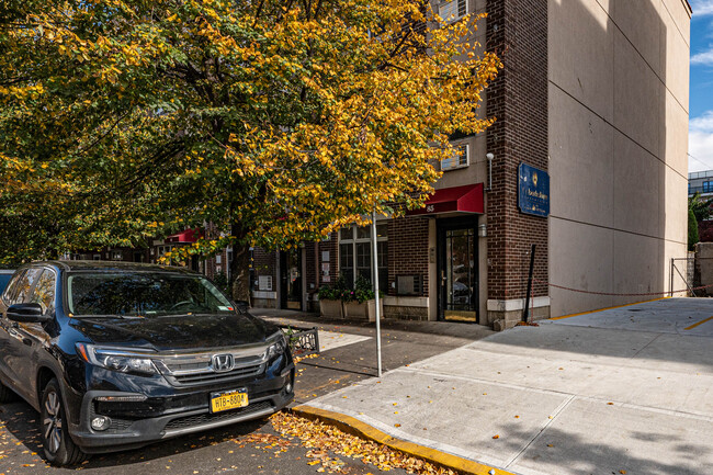 75 E 28th St in Brooklyn, NY - Foto de edificio - Building Photo