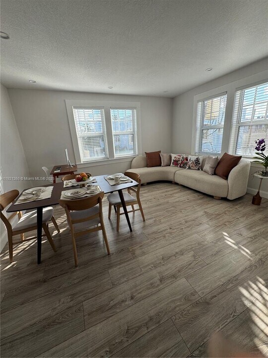 536 14th St in Miami Beach, FL - Building Photo