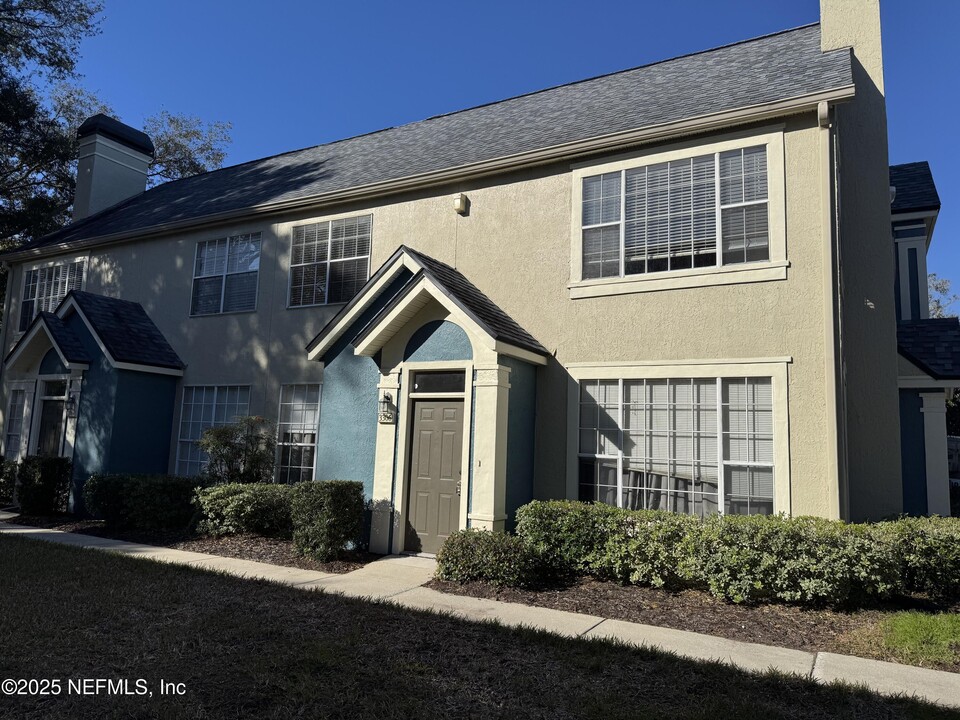 13703 Richmond Park Dr N in Jacksonville, FL - Building Photo