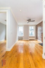 562 Hudson St in New York, NY - Foto de edificio - Building Photo