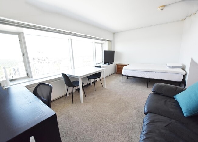 555 E William St, Unit 22E in Ann Arbor, MI - Building Photo - Building Photo