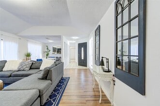 3927 Summit Valley Dr in Houston, TX - Building Photo - Building Photo