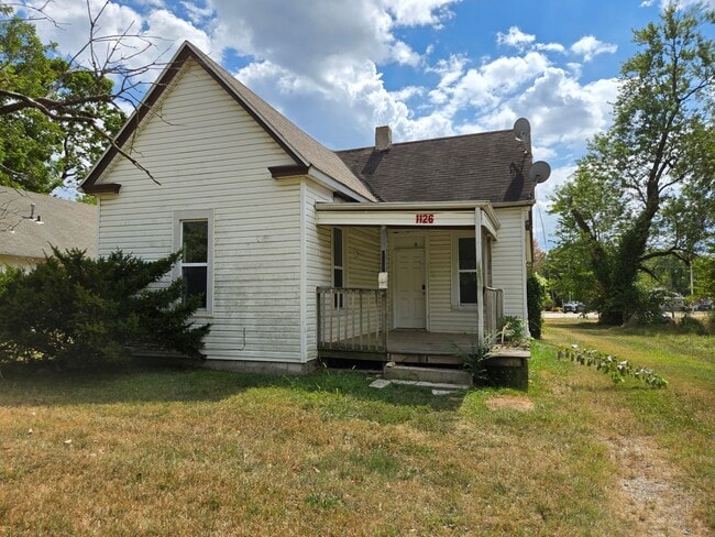 1126 W Locust St
