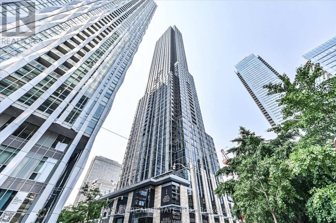 11-4711 Yorkville Ave in Toronto, ON - Building Photo