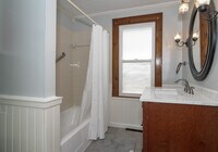 215 W John St photo'