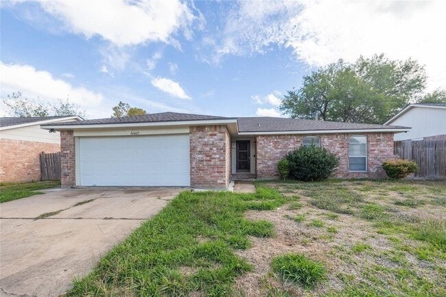 9907 Towne Tower Ln in Sugar Land, TX - Building Photo - Building Photo