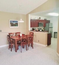 5761 Riverside Dr in Coral Springs, FL - Foto de edificio - Building Photo