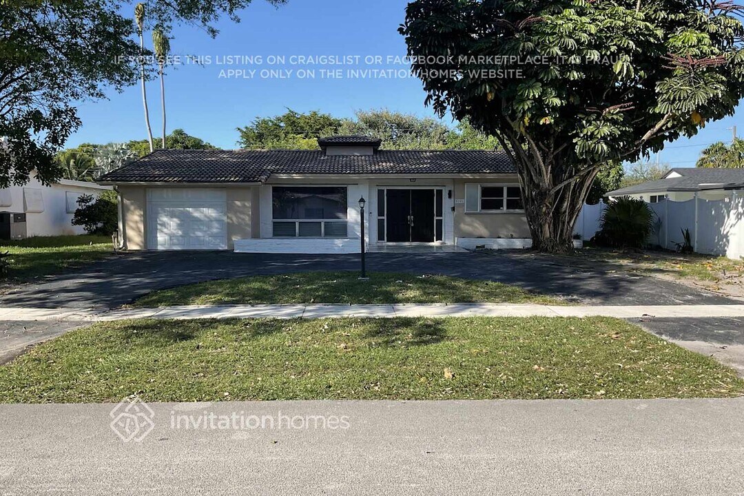 5301 Polk St in Hollywood, FL - Foto de edificio