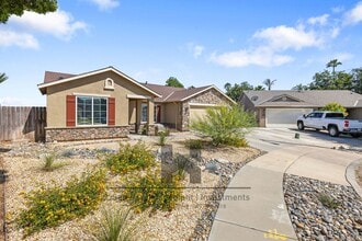 2756 Sauvignon St in Tulare, CA - Building Photo - Building Photo
